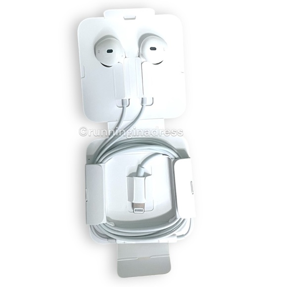 NIB Apple Wired EarPods with Lightning Connector - Picture 9 of 10